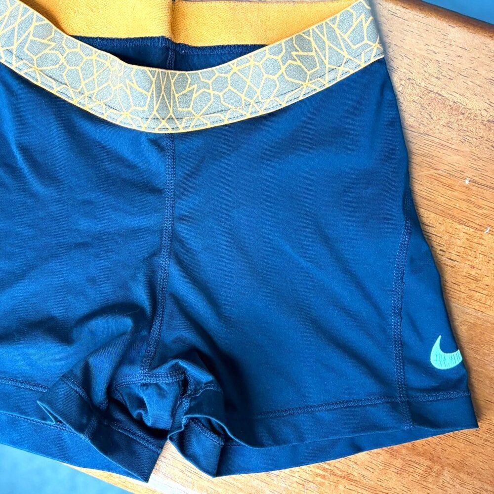 Womens XSmall Nike Pros, black/orange